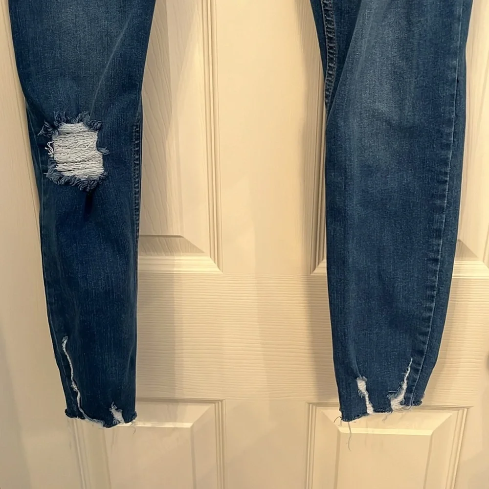 Free People Women’s Shark Bite Distressed High Rise Med Wash Skinny Jeans Sz‎ 27